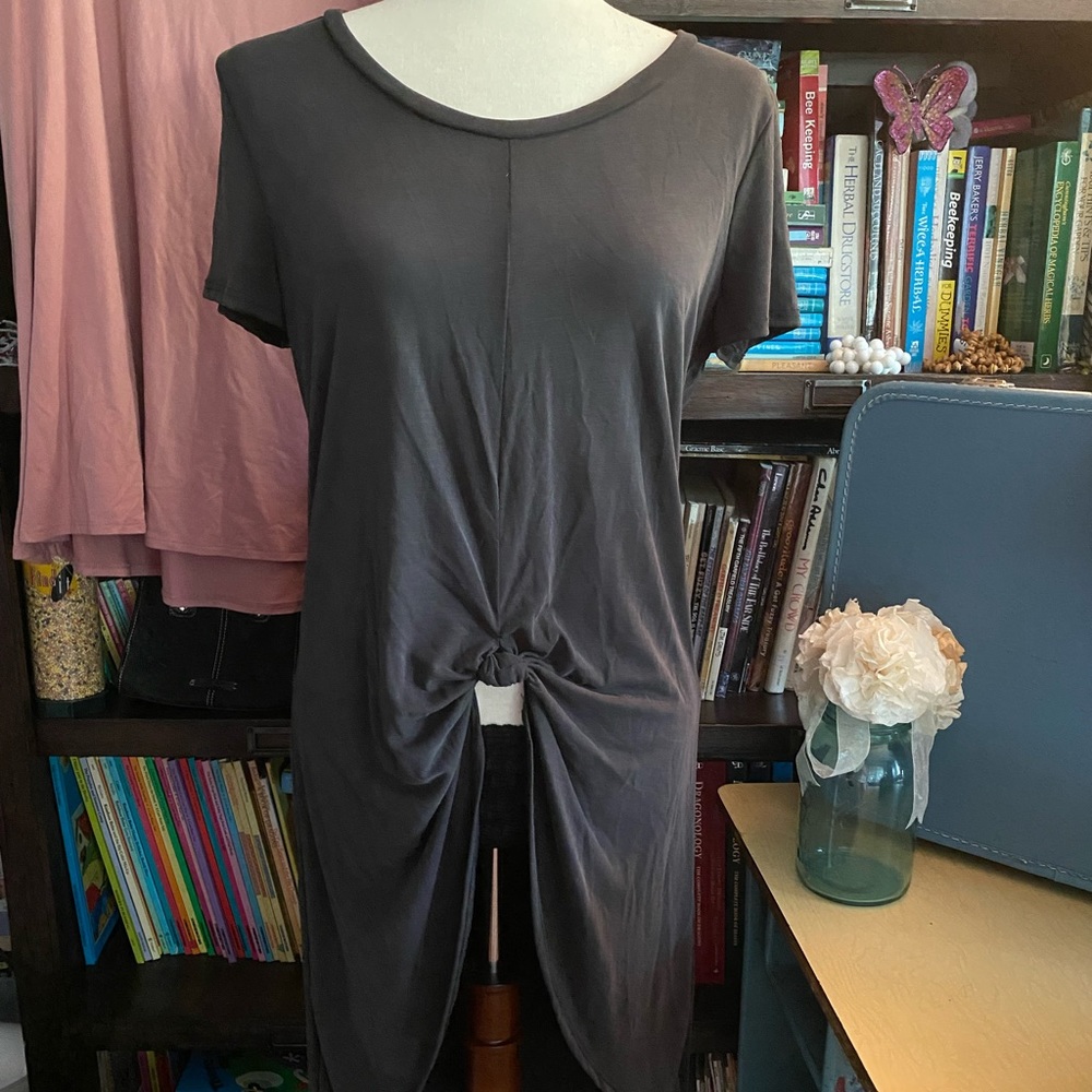 Black knotted top